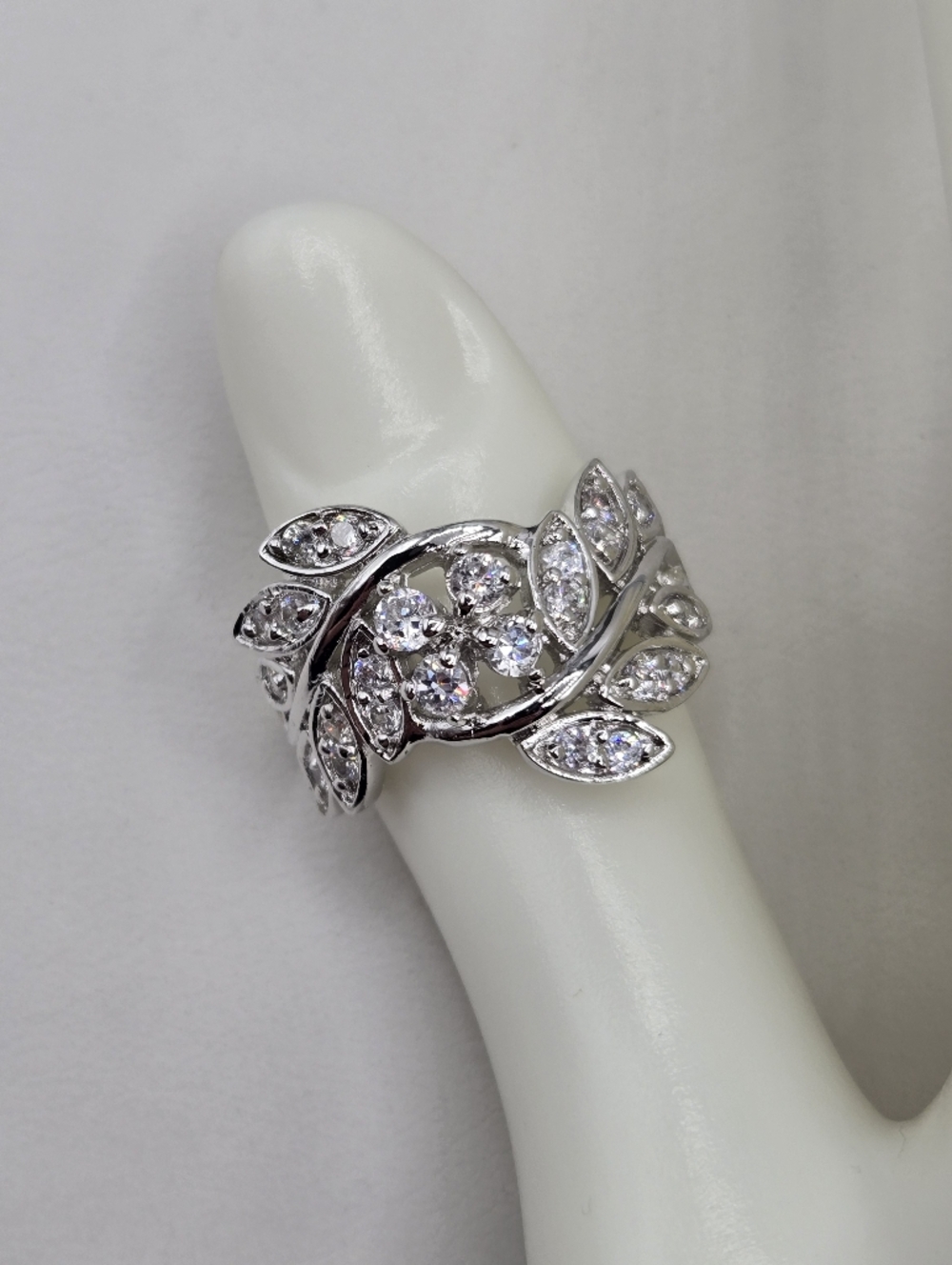 Swarovski Crystal Elements Silver Statement Ring Floral Leaf Size 9 Prom Bridal